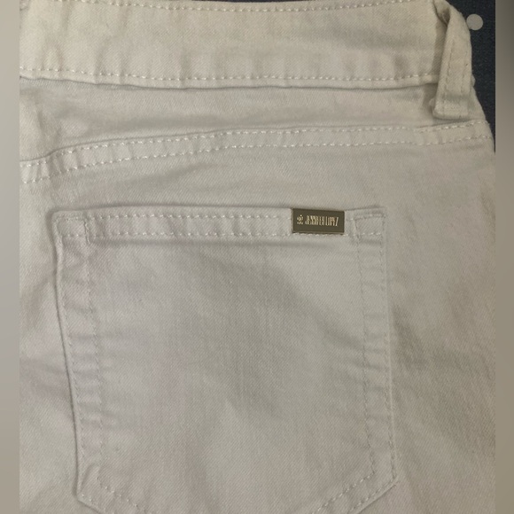 Jennifer Lopez Skinny Jeans; Size 8 - Picture 4 of 6